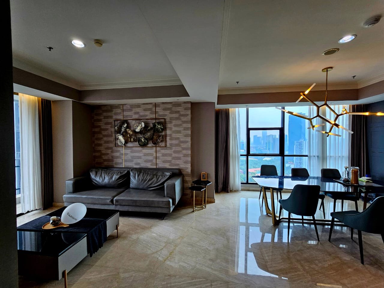 Disewakan 3 kamar apartemen private lift luas 145 sqm