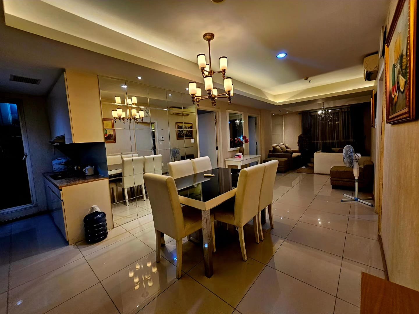 DiJual 3 kamar apartemen casagrande phase 1