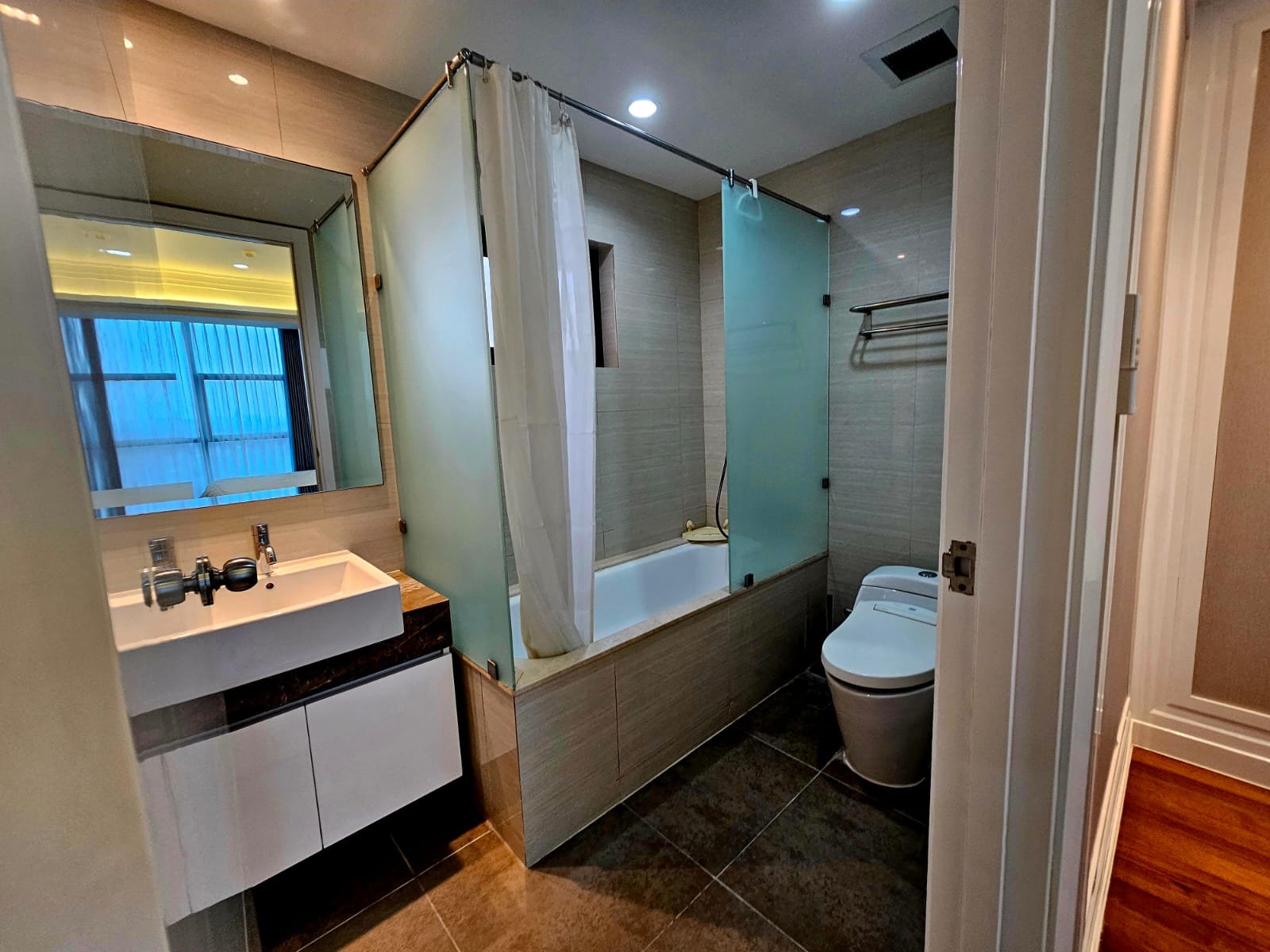 Disewakan apartemen casagrande residence 2 br bck2Raj71Gl