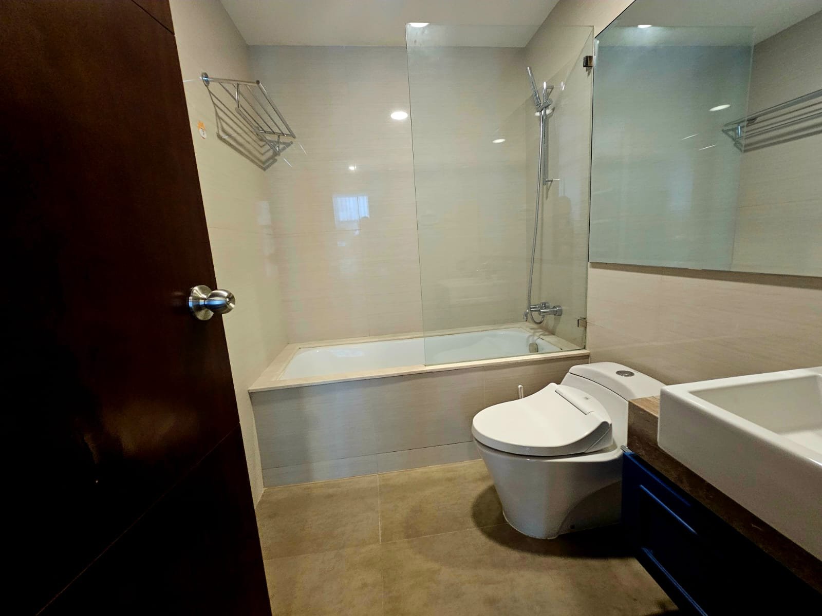 Dijual apartemen casagrande residence 2 kamar luas 76