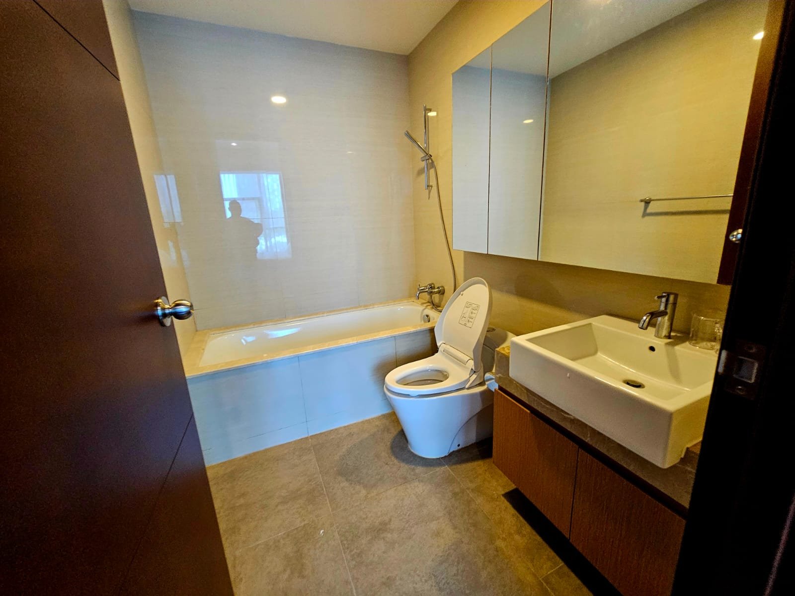 Disewakan apartemen casagrande residence new brand tower