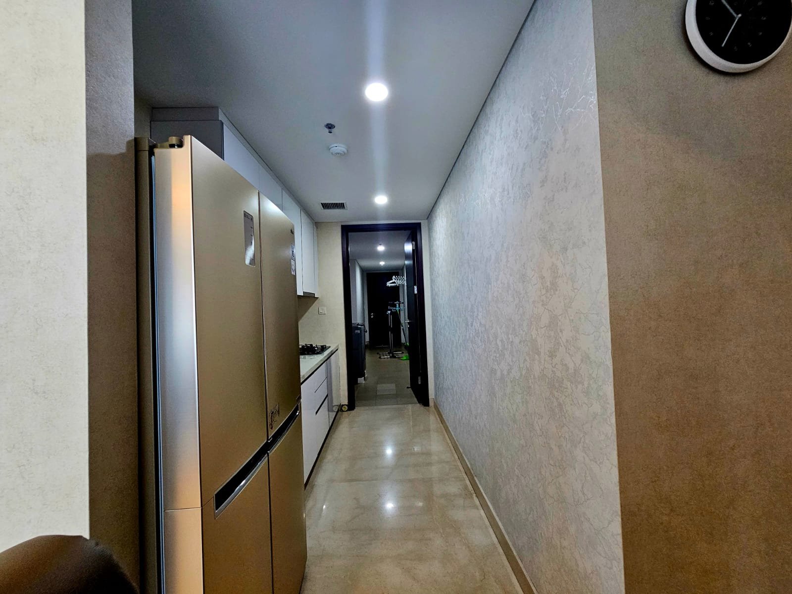 Disewakan 3 kamar apartemen casagrande private lift bck8rqj53Ch