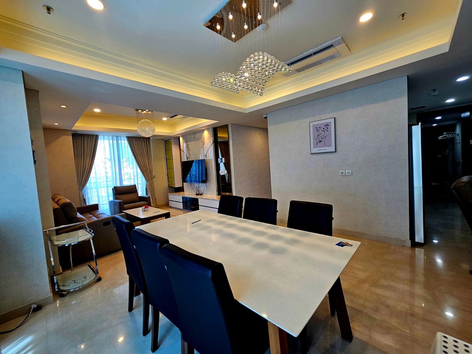 Disewakan 3 kamar apartemen casagrande private lift bck8rqj53Ch
