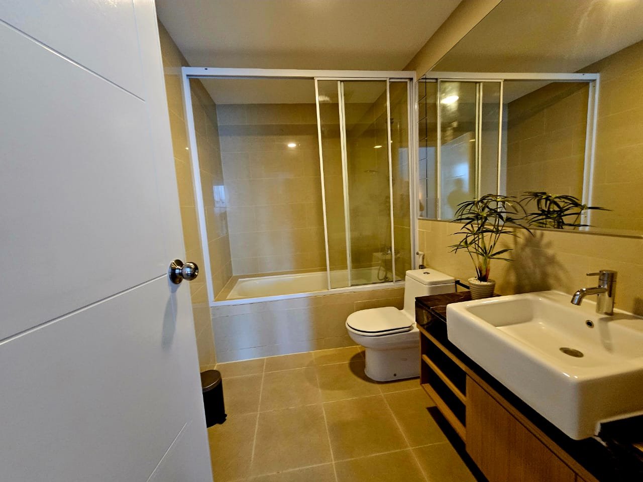 Disewakan 2 br casagrande residence phase 1 big size bck9raj21MRg