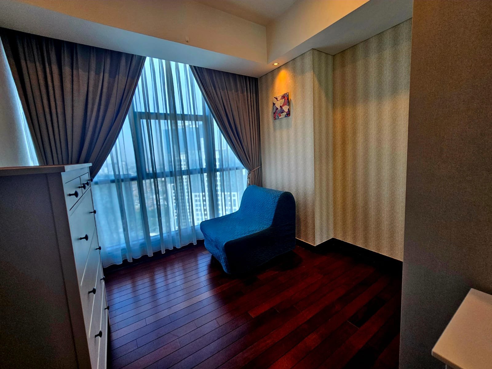 Disewakan 3 kamar apartemen casagrande private lift bck8rqj53Ch