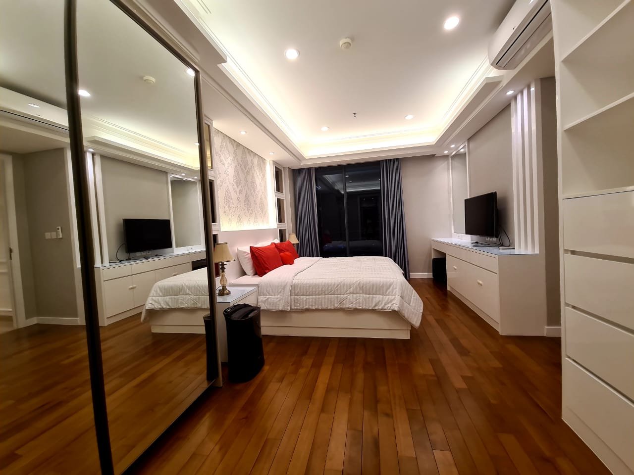 Disewakan 3 BR casagrande Residence private lift new