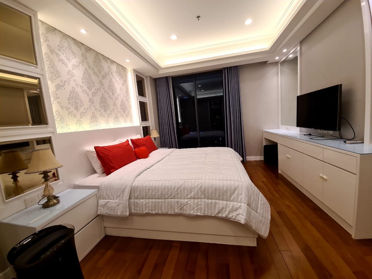 Disewakan 3 BR casagrande Residence private lift new