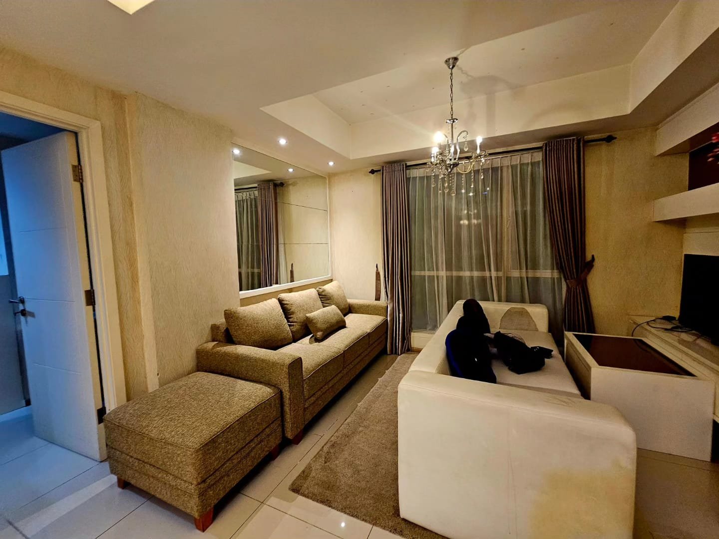 DiJual 3 kamar apartemen casagrande phase 1