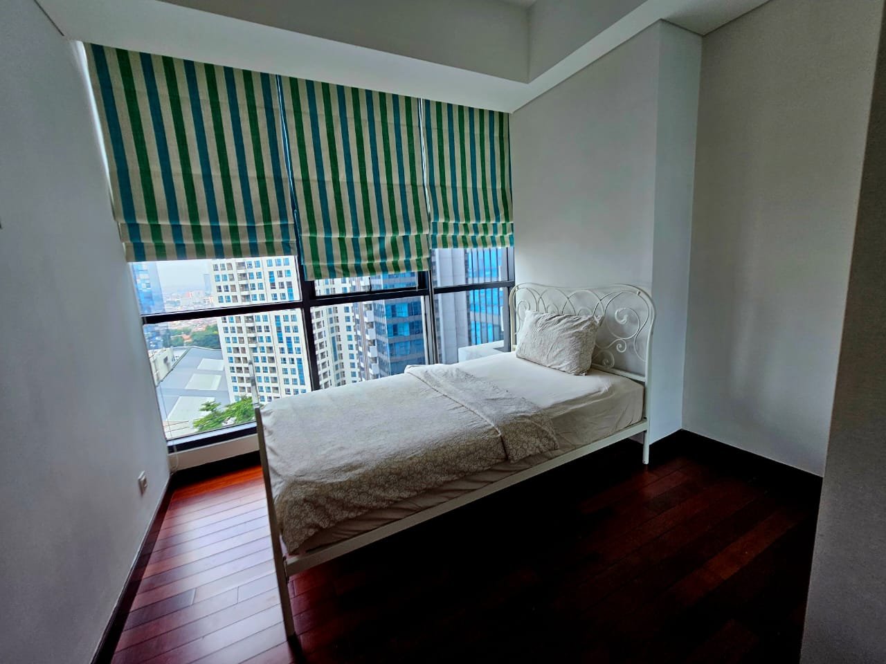 Disewakan 3 kamar private lift apartemen casagrande residence new tower big size